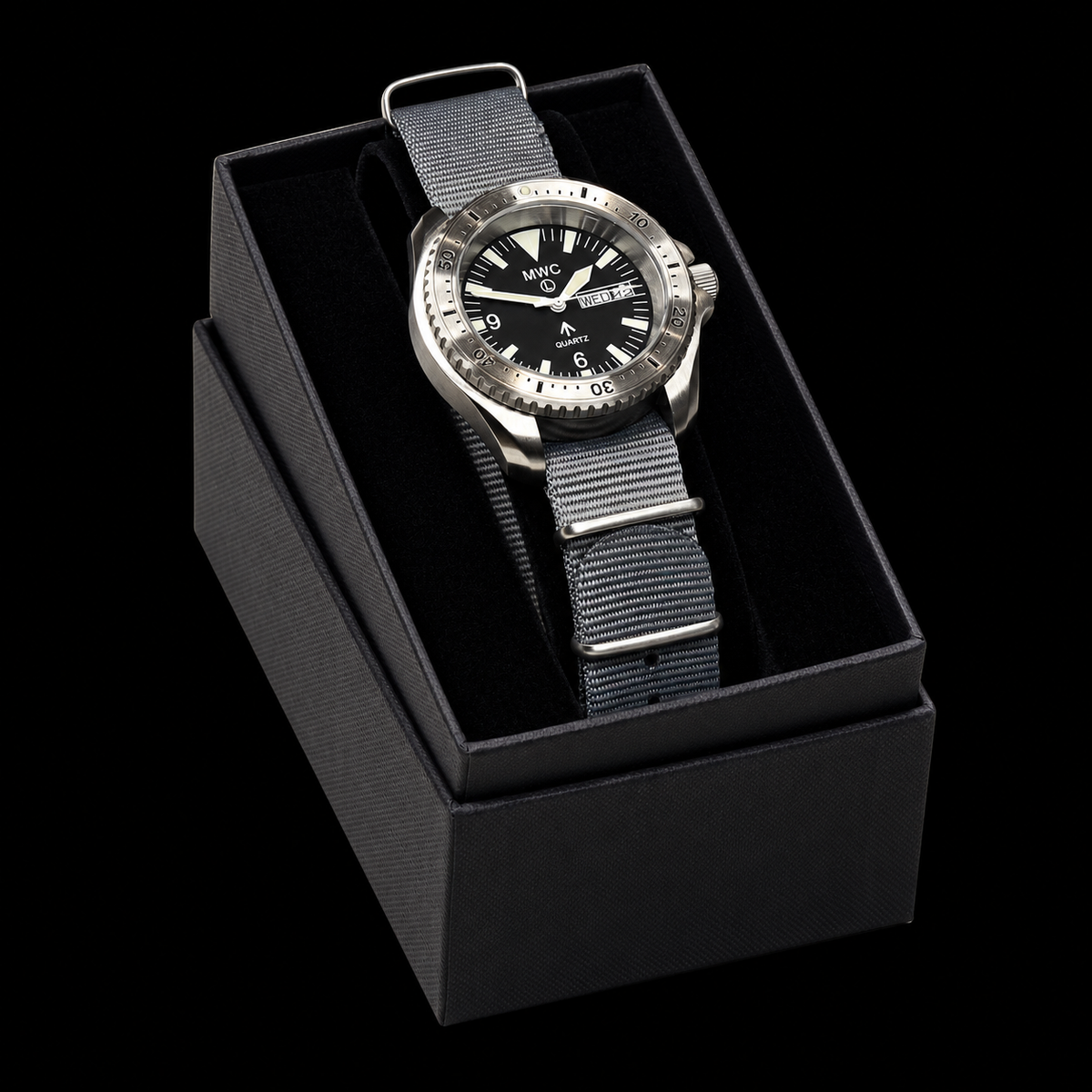MWC Ltd Edition 1999-2001 Pattern Quartz Day/Date Military Divers Watch with Stainless Steel Case and Sapphire Crystal