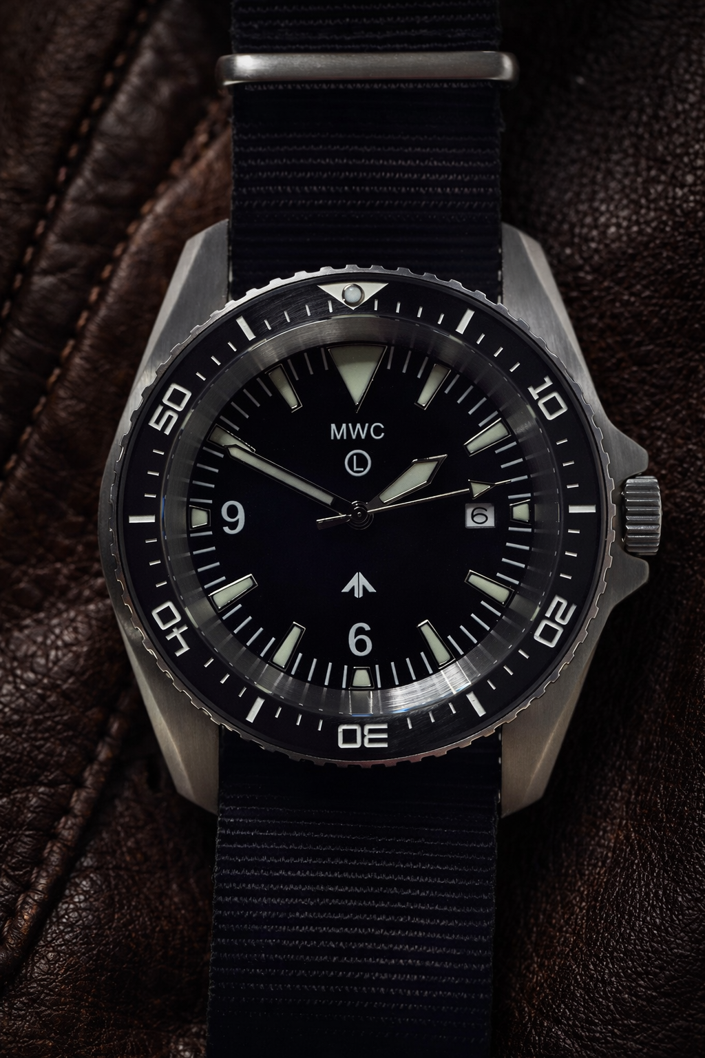 MWC Heavy Duty 300m Military Divers Watch in Stainless Steel Case (Quartz) with Sapphire Crystal and Ceramic Bezel