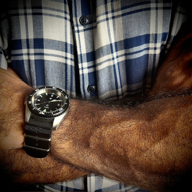 MWC Heavy Duty 300m Military Divers Watch in Stainless Steel Case (Quartz) with Sapphire Crystal and Ceramic Bezel (Solid Bar Version)